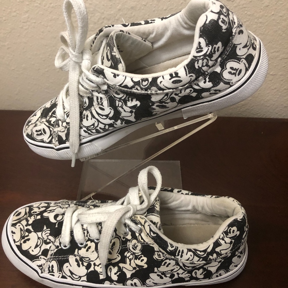 Disney Mickey Mouse White and Black Canvas Lace Up Shoes Women's Size 10